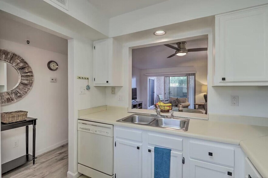 Building Photo - 7474 E Earll Dr