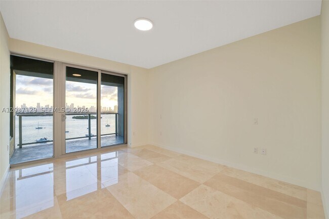 Building Photo - 1500 Bay Dr E