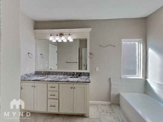 Building Photo - 12924 Firerock Cir