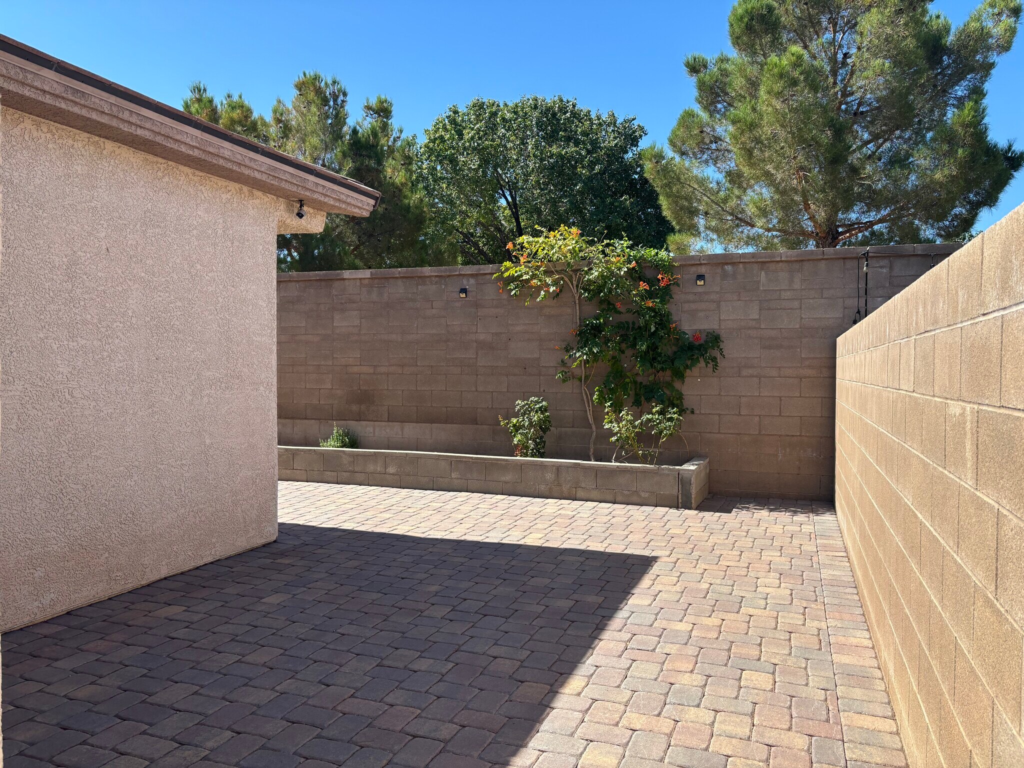 Building Photo - 2705 Mintlaw Ave
