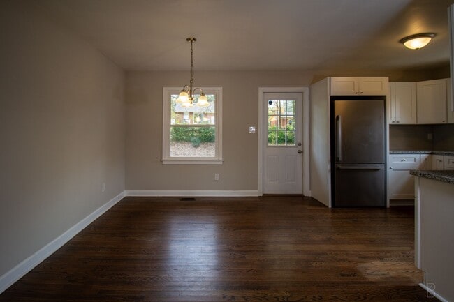 Building Photo - Cozy renovated ranch near Uptown