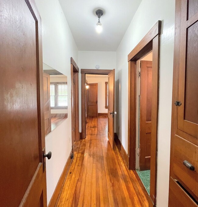 Building Photo - 3 bed 1 bath home