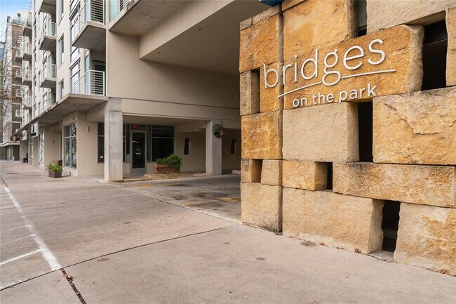 Building Photo - 210 Lee Barton Dr