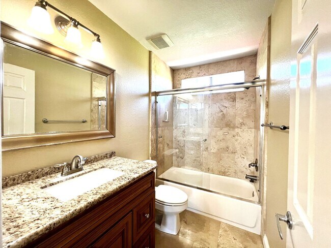 Building Photo - Beautiful 4 Bedroom, 2.5 Bath Single Famil...
