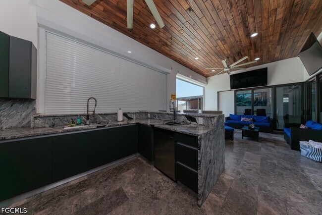 Building Photo - 4024 Chiquita Blvd S