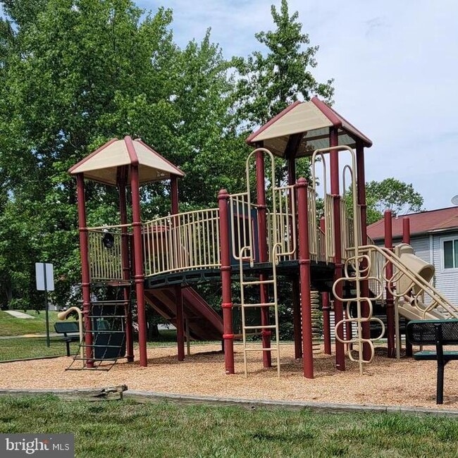 Building Photo - 3096 Heathcote Rd