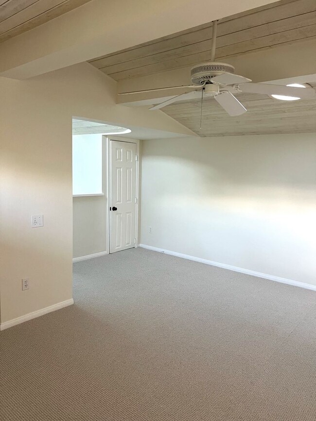 Building Photo - Spectacular Townhome for Rent in La Mesa –...