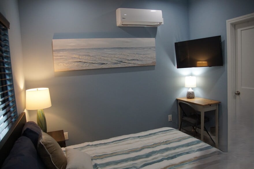 Building Photo - 1850 Lees Ave