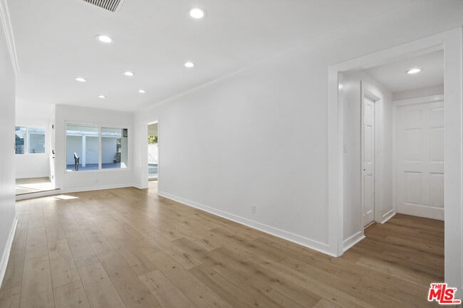 Building Photo - 914 Evergreen St