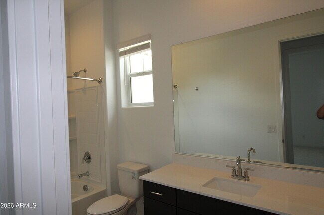 Building Photo - 3831 E Rainbow Dr