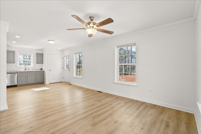 Building Photo - The Home You’ve Been Searching For! *Utili...