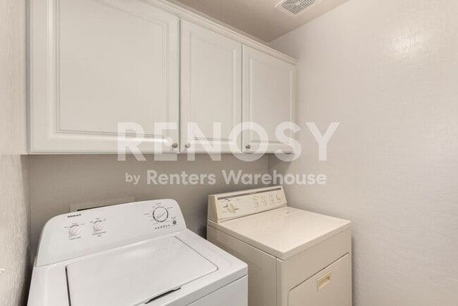 Building Photo - Ideal 3 Br 2 Ba 2 Cg Home Near Loop 303 & Greenway in Surprise!