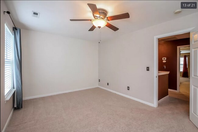 Building Photo - Gorgeous 2 bed townhome in beautiful Franklin