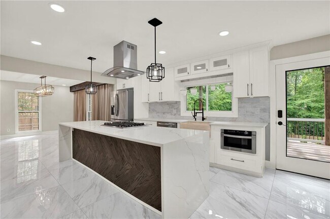 Building Photo - 3270 Brookview Dr