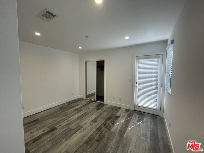 Building Photo - 6226 Lexington Ave