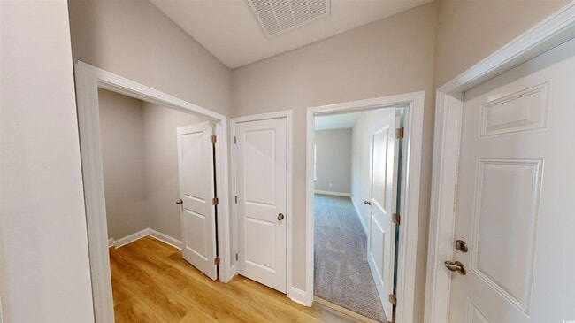 Building Photo - 1016 Moen Lp