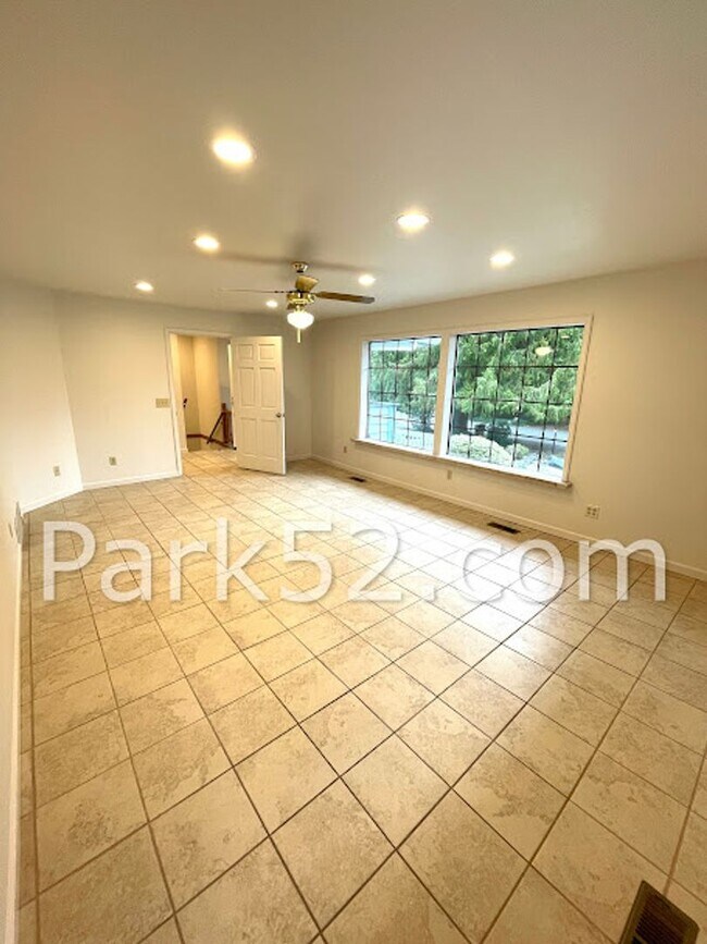 Building Photo - 1/2 Off First Full Month! 4 Bedroom Single...
