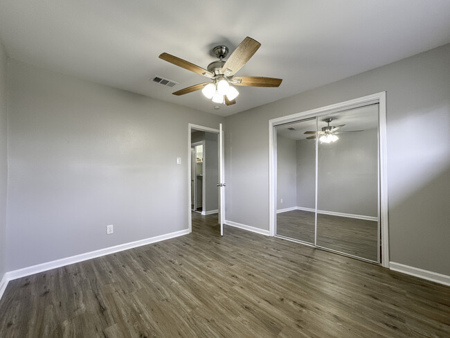 Bedroom - 4539 Dakota St