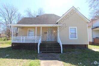 Building Photo - 3 Bedroom 2 Bath - New On The Market!