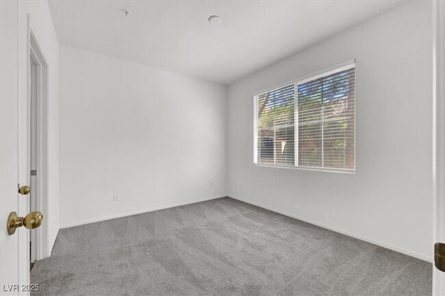 Building Photo - 9050 W Warm Springs Rd