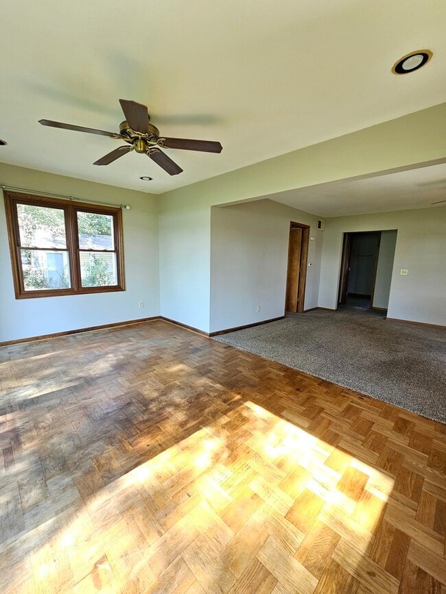 Building Photo - 28243 W Fox River Rd