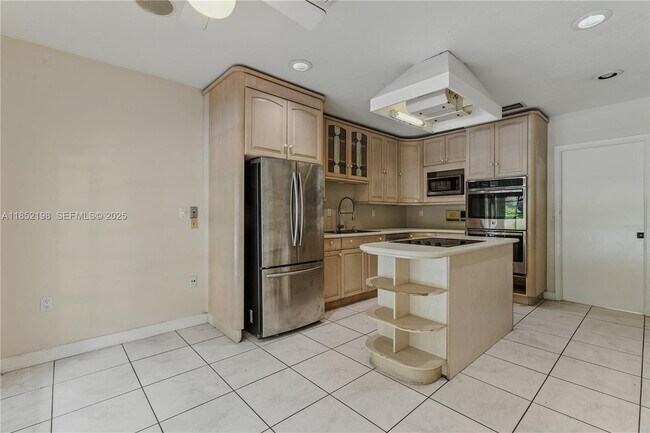 Building Photo - 17900 SW 77th Ave