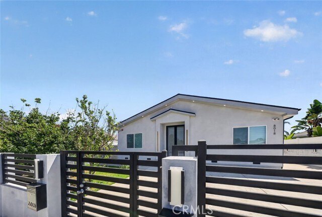 Building Photo - 8018 Shadyglade Ave