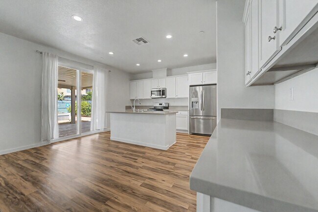 Building Photo - 1469 Dunwoody Dr