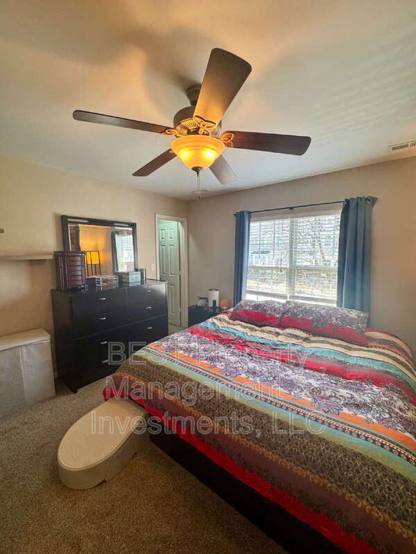 Building Photo - 8130 Kings Creek Dr