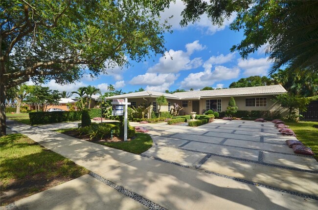 Building Photo - 14001 Cypress Ct