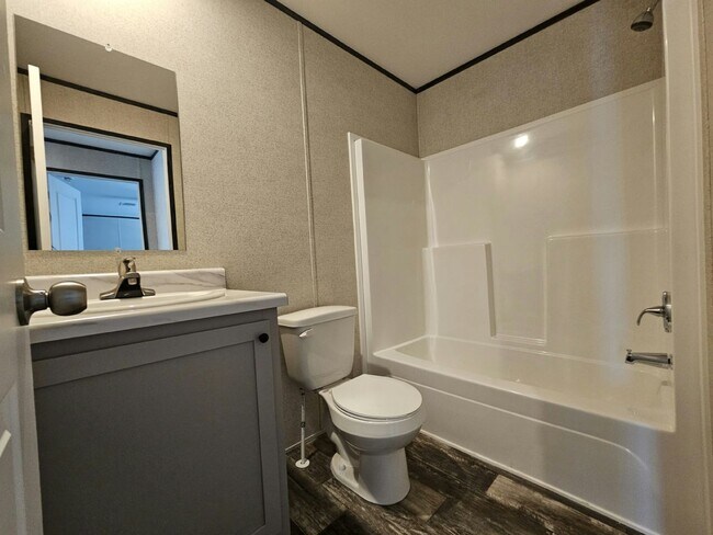 Building Photo - 6680 Hidden Oaks Dr