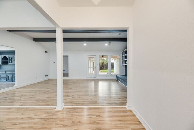 Building Photo - Spacious updated East Dallas home with open layout, flex suite, and easy access to White Rock Lake