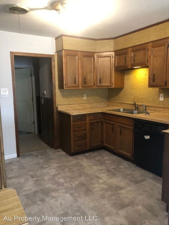 Building Photo - 2715 S Marrs St