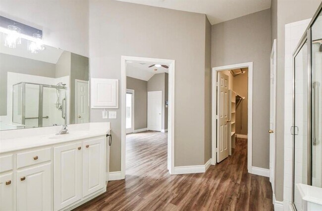 Building Photo - 18 E Knightsbridge Dr