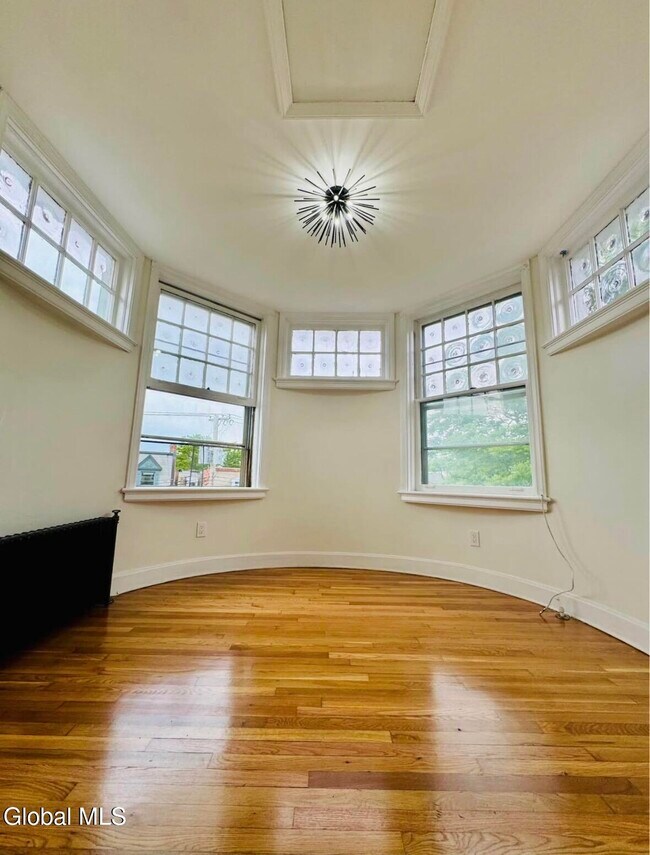 Building Photo - 612 Union St