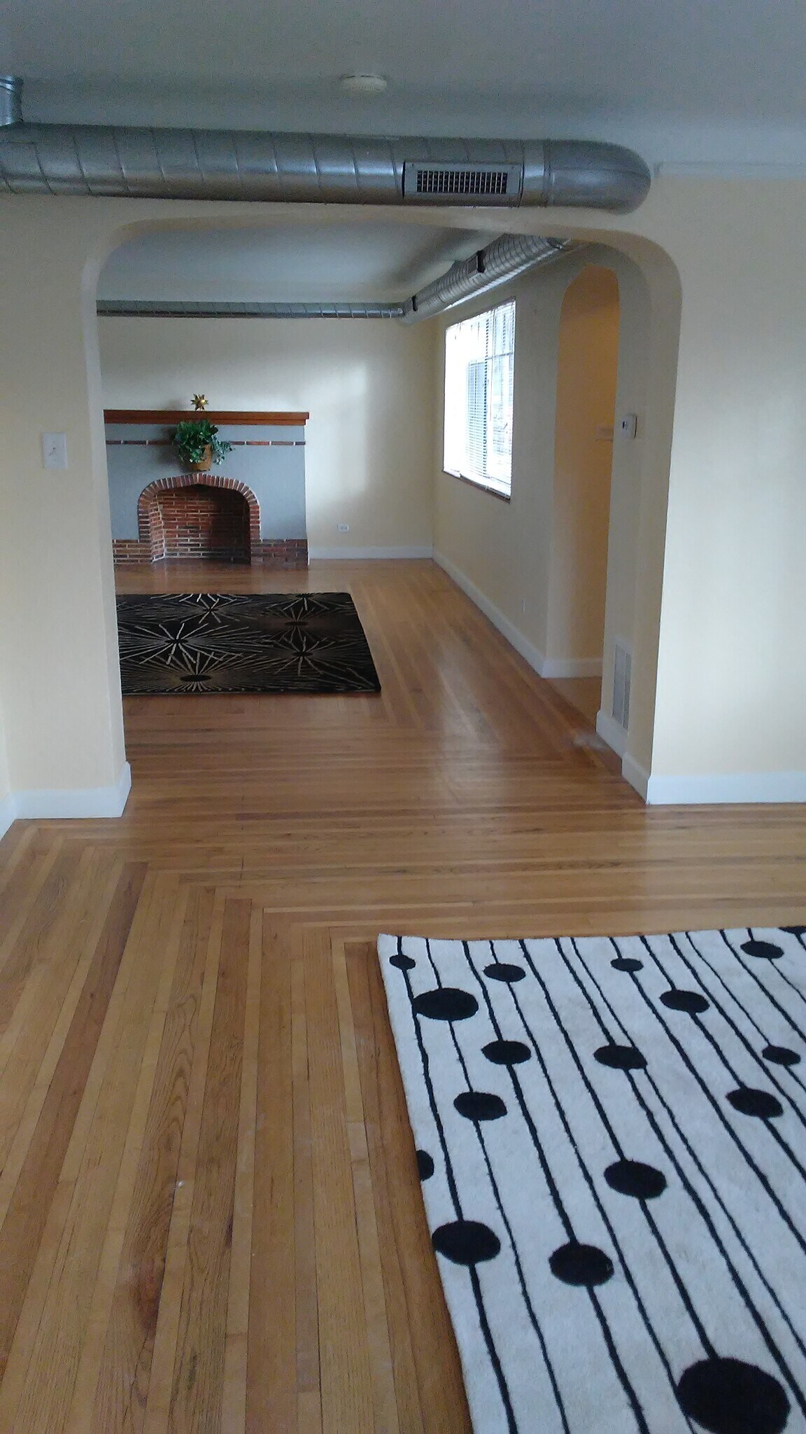 living/dining room - 3333 N Harrison St