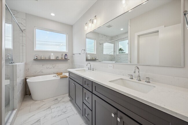 Building Photo - 903 Quitman St