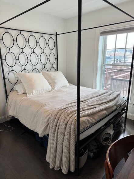 Building Photo - 728 E Broadway