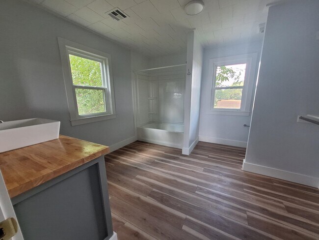 Building Photo - 3405 N Redlands Rd