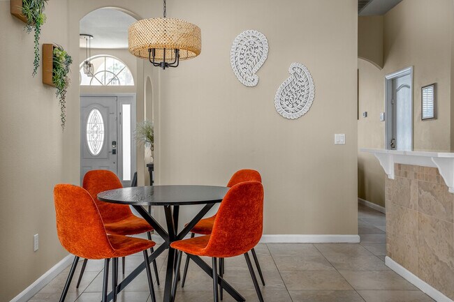 Building Photo - 412 N Hampton Dr