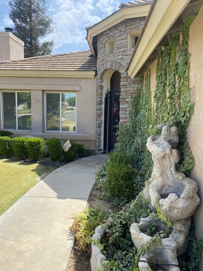 Building Photo - Elegant 3-Bedroom Home in Seven Oaks