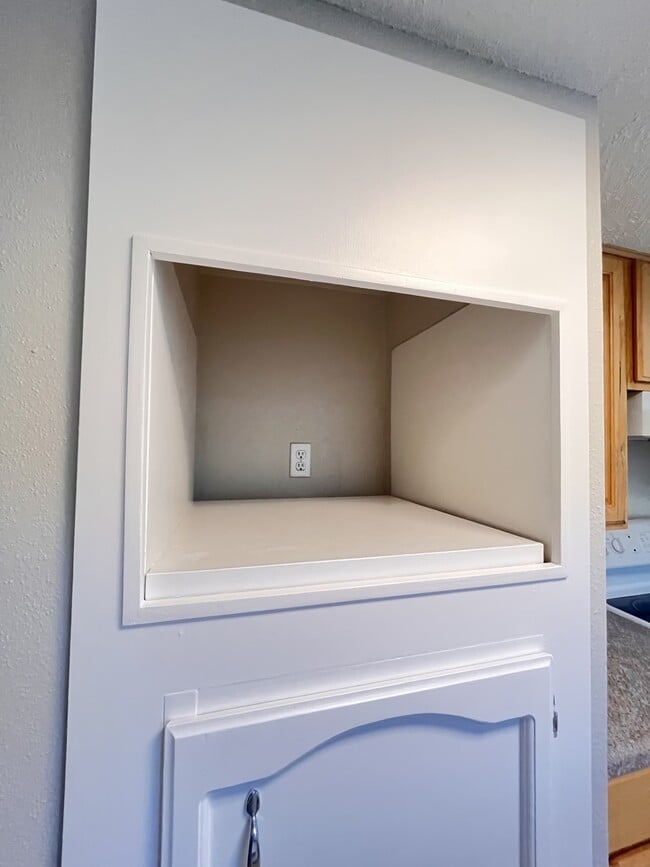 Building Photo - 16450 Hibiscus Ln