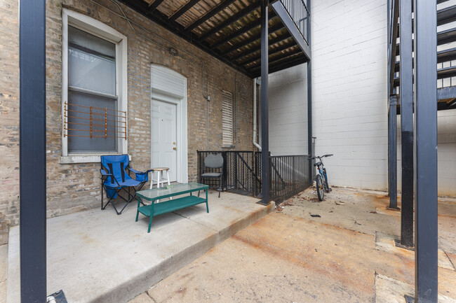 Building Photo - 3151 N Southport Ave