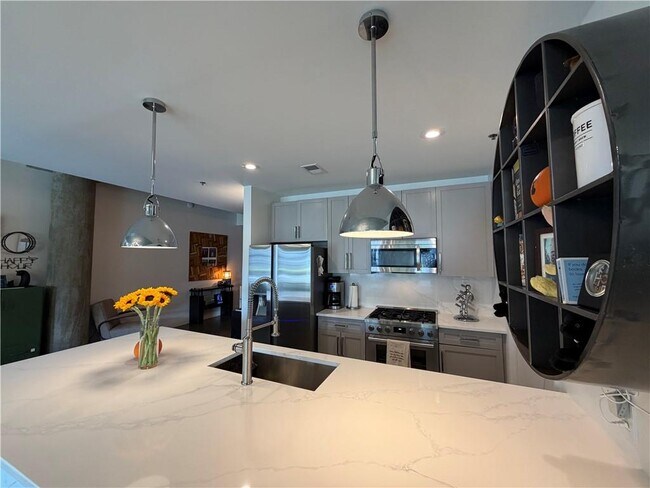 Building Photo - 845 Spring St NW