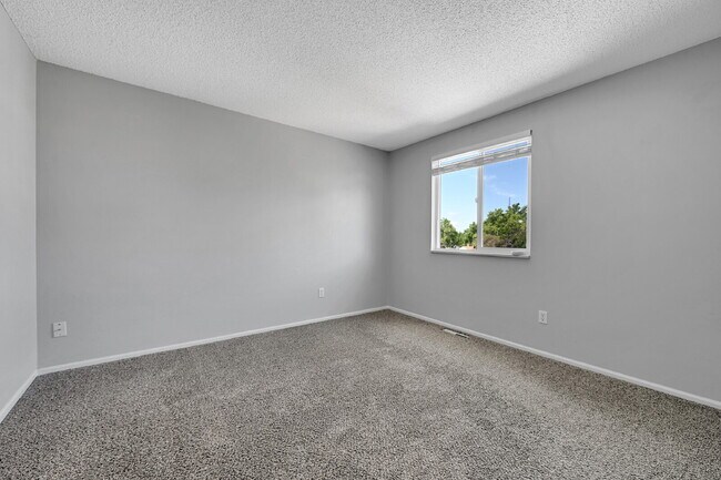 Building Photo - $2,895 - 3 Bed, 2.5 Bath Home with Central...