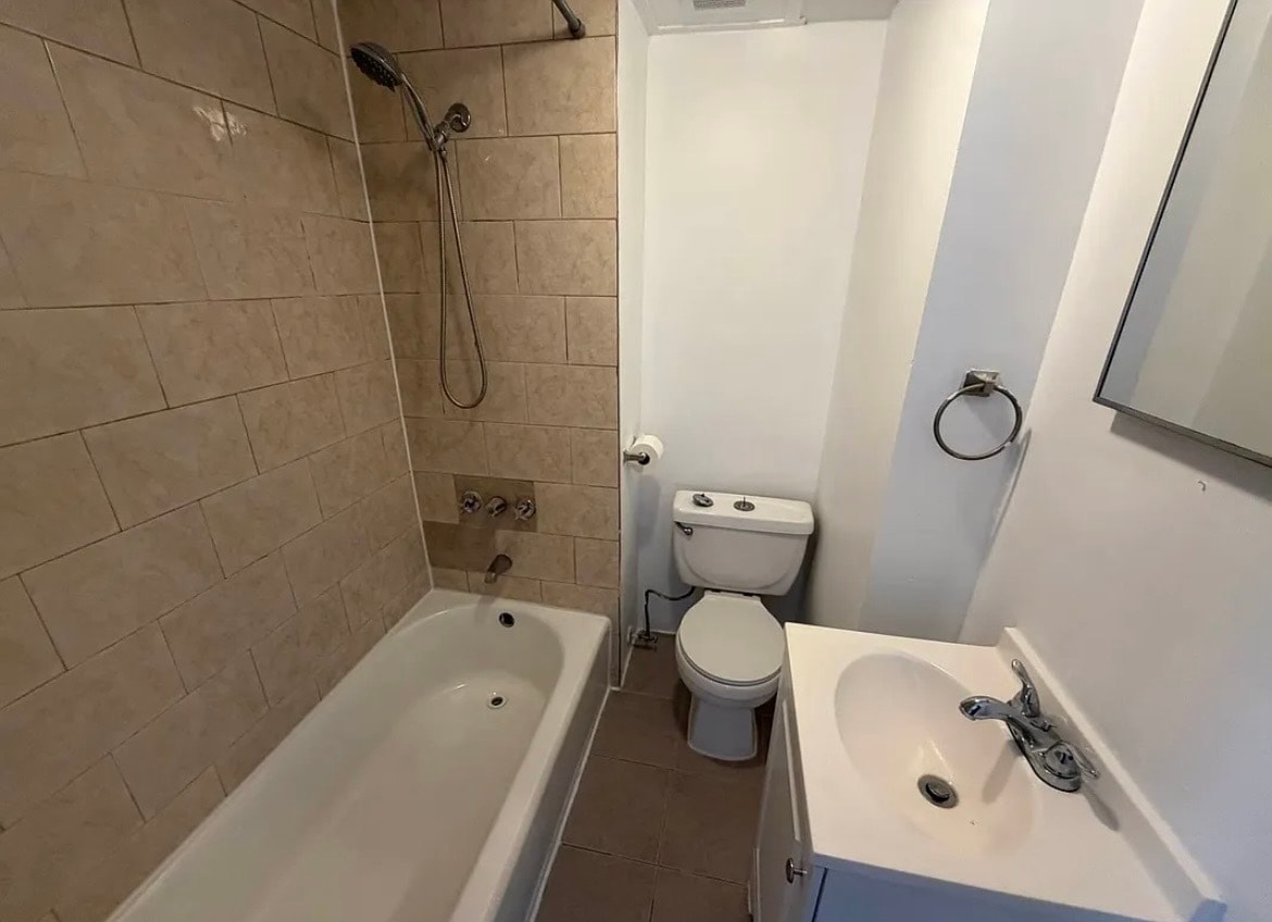 Building Photo - 981 Hancock St