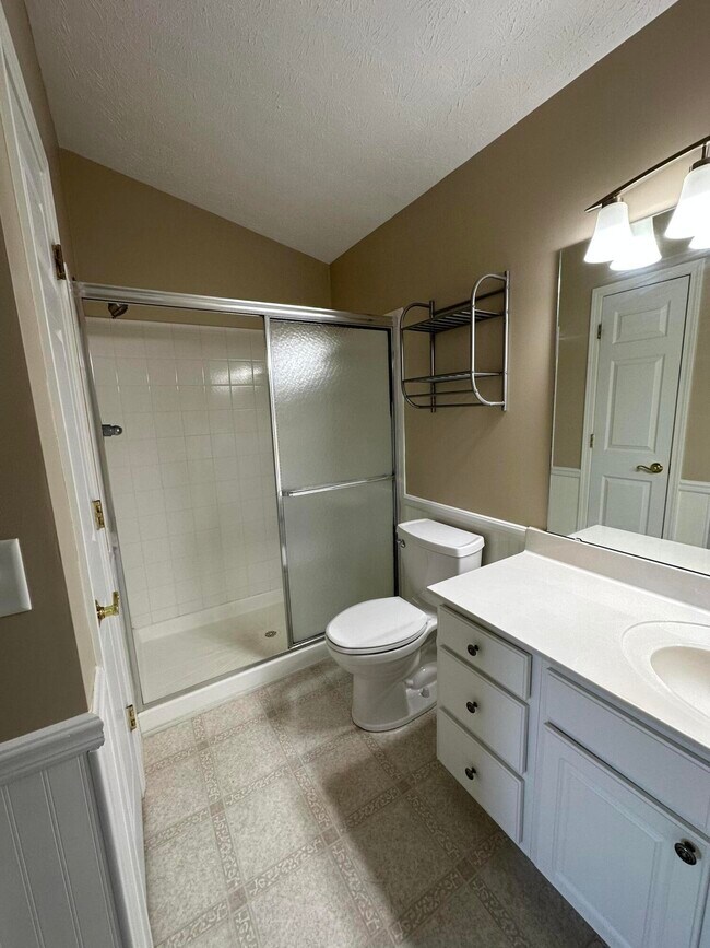 Building Photo - 600 Vincent Way