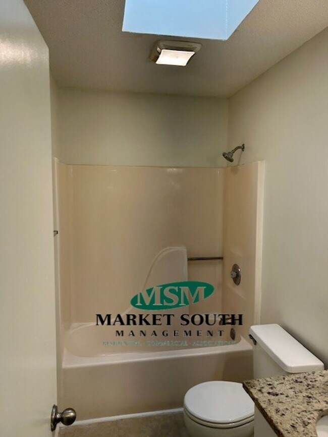 Building Photo - BRANDLEWOOD CUL-DE-SAC OFF GARRARD