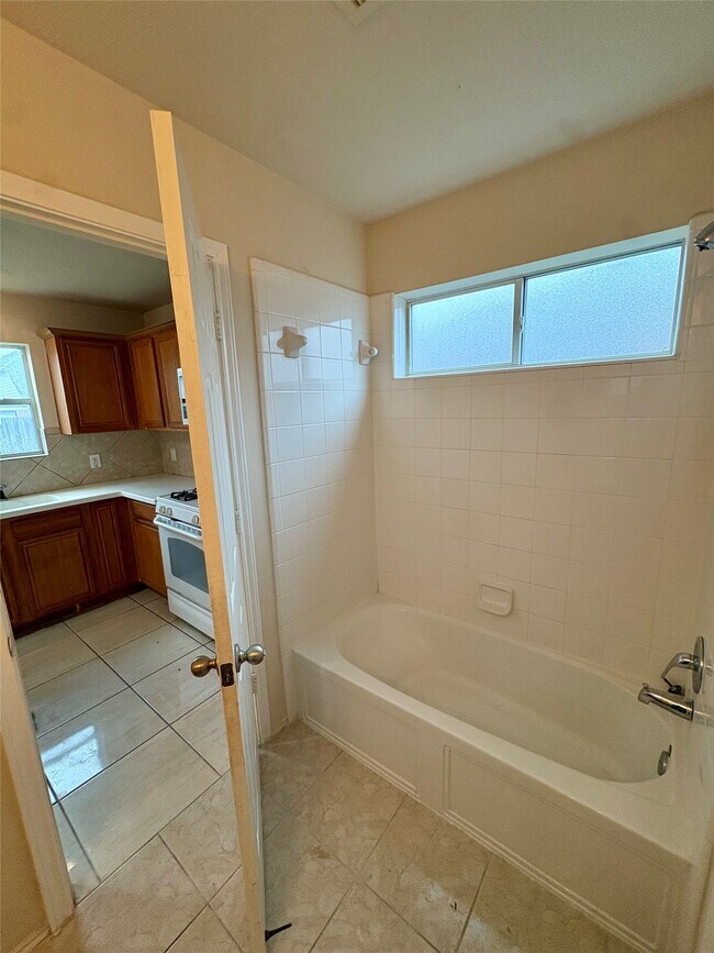 Building Photo - 13826 Fort Nelson Dr