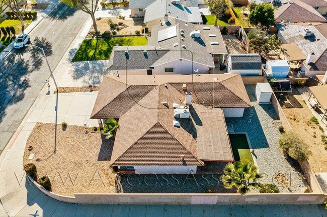 Building Photo - Single-Story 3 Bed with Covered Patio & Gated Yard